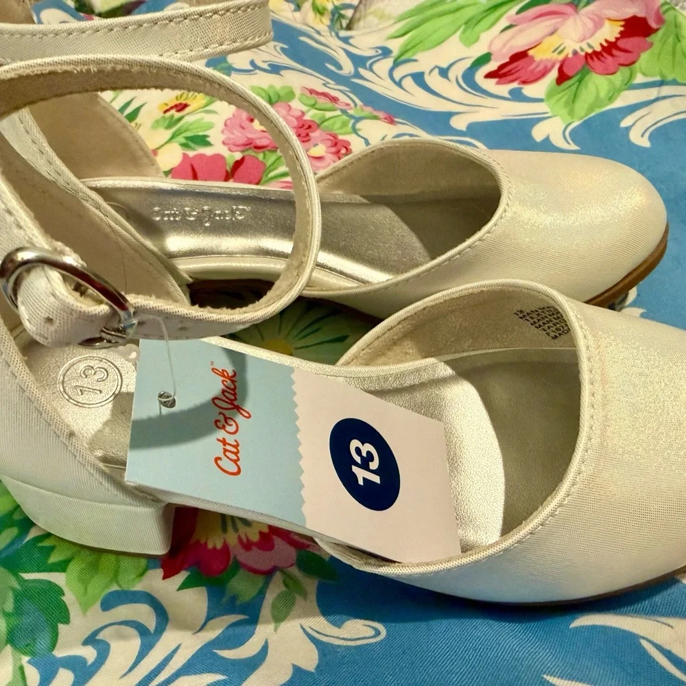 Cat & Jack Shimmery White Block Heeled Dress Shoes for Girls Size 13 Flower Girl